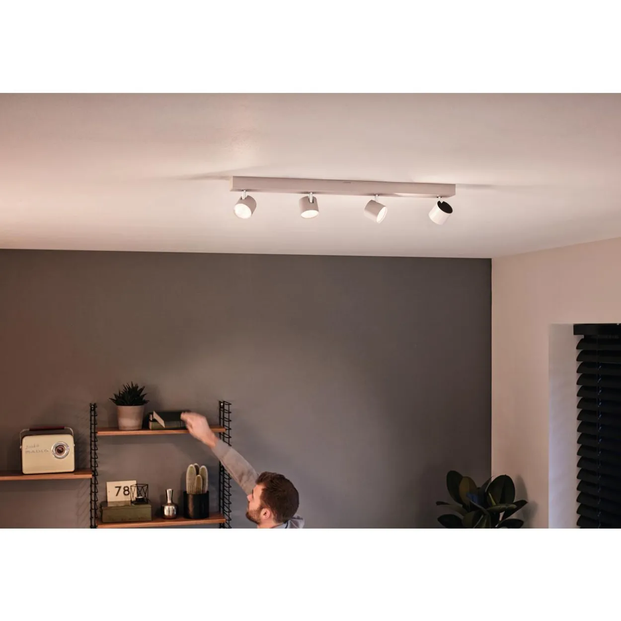 Kohdevalaisin Philips Star 4 x 4,5 W