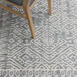 Matto Village's 80 x 300 cm Friida vaaleanharmaa