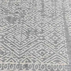 Matto Village's 80 x 300 cm Friida vaaleanharmaa